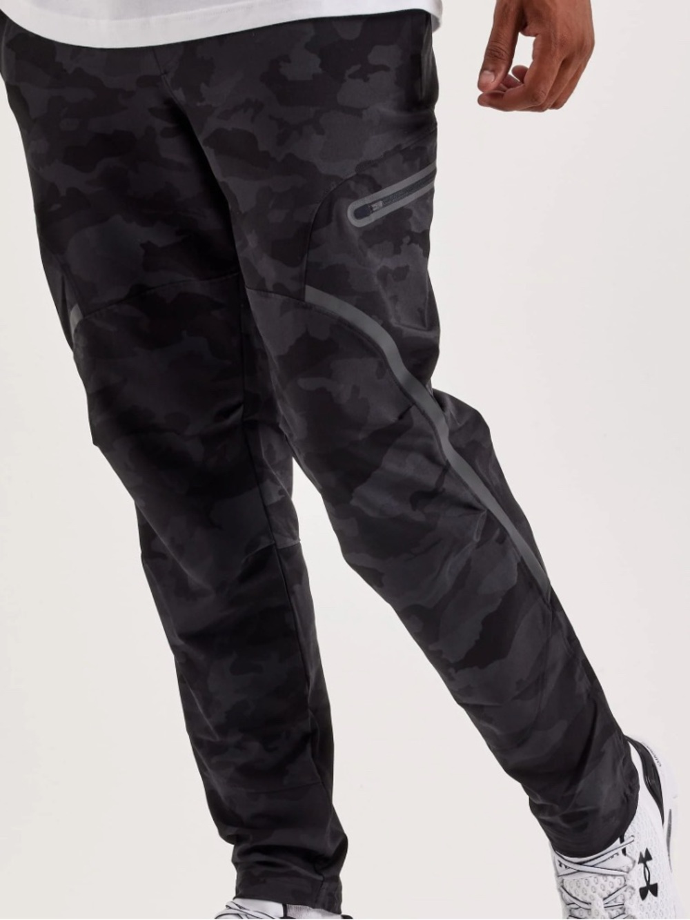 Under Armour Black fitted camo joggers - Picture 6 of 6
